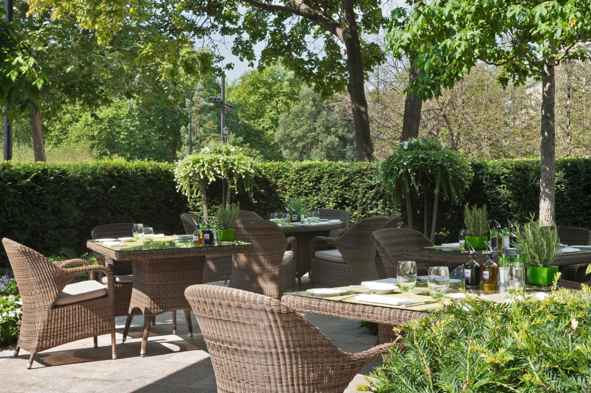 The Most Luxurious Outdoor Dining in London - Luxury Restaurant Guide